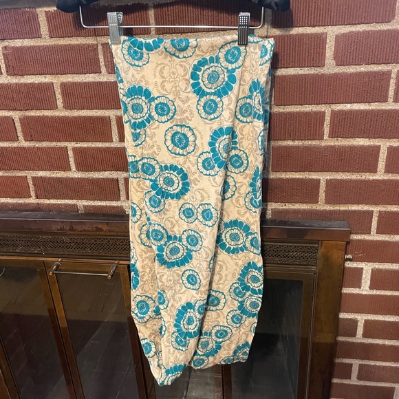 Beautiful Infinity Scarf - Picture 3 of 3